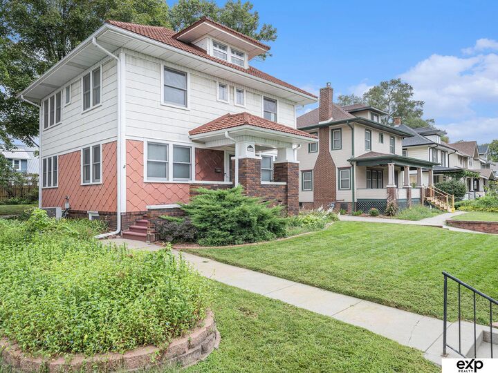 Property Photo:  2460 N 45 Avenue  NE 68104-0000 