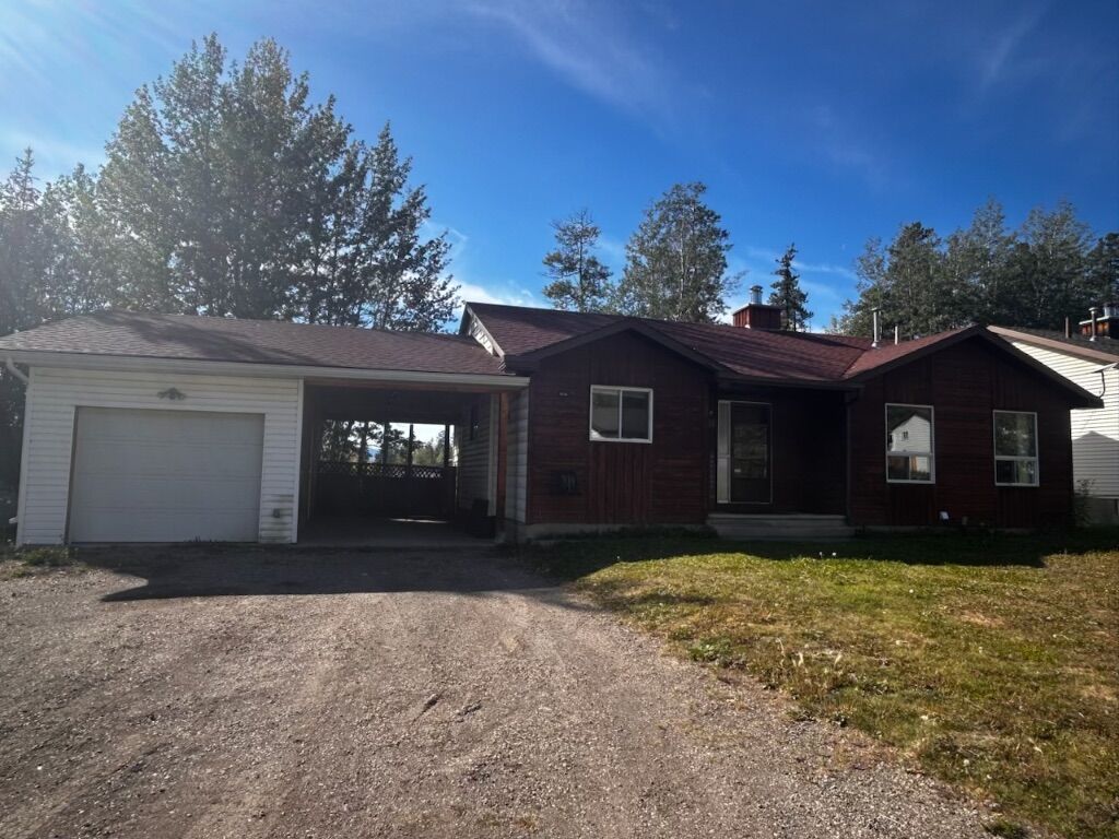 Property Photo: 211 Gwillim Crescent BC V0C 2W0