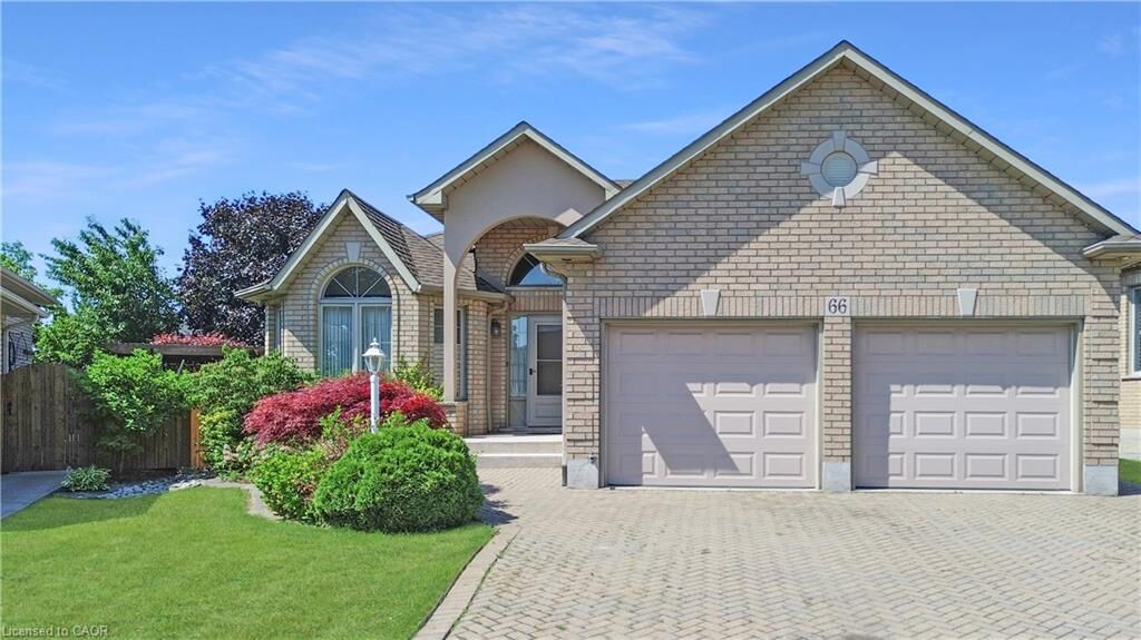 Property Photo:  66 Chelmsford Place  ON L8H 7T3 