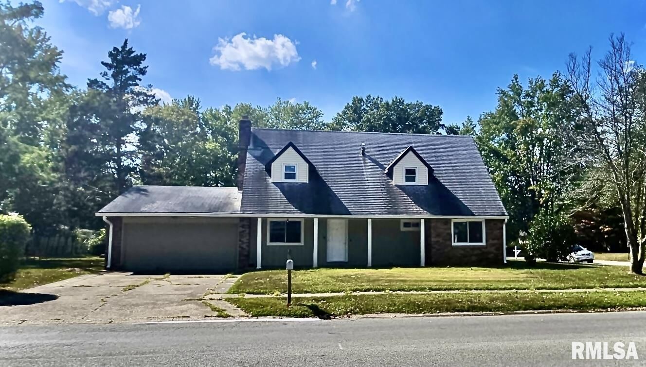 Property Photo: 300 S Glenview Drive IL 62901