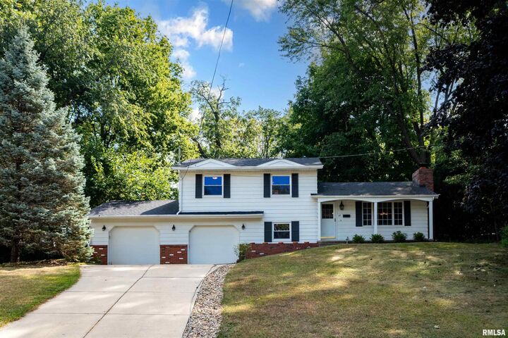 67 Grove Place  Pekin IL 61554 photo