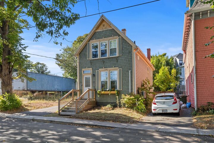 Property Photo:  269 Euston Street  PE C1A 1X5 