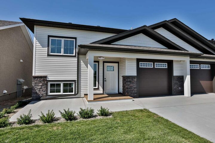 423 Meadowlark Way — photo 1