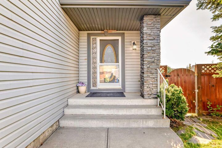 Photo de la propriété:  41 Covette Bay NE  AB T3K 4S9 