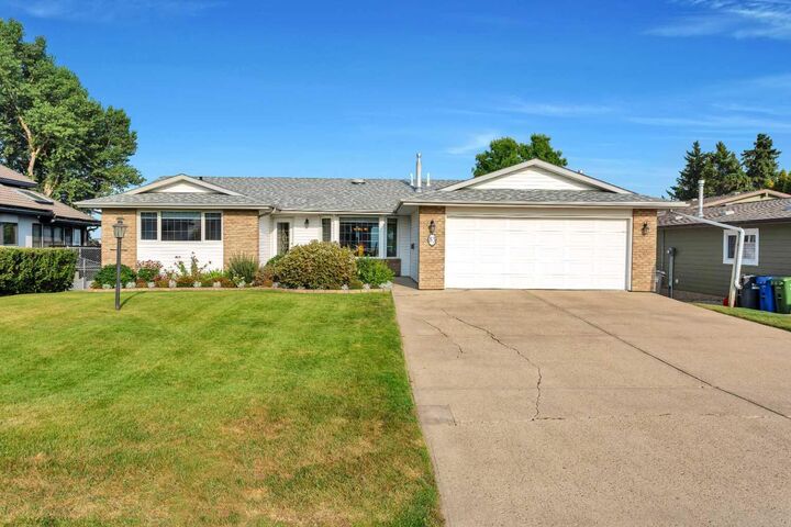 83 Oberlin Avenue  Red Deer AB T4N 4X1 photo
