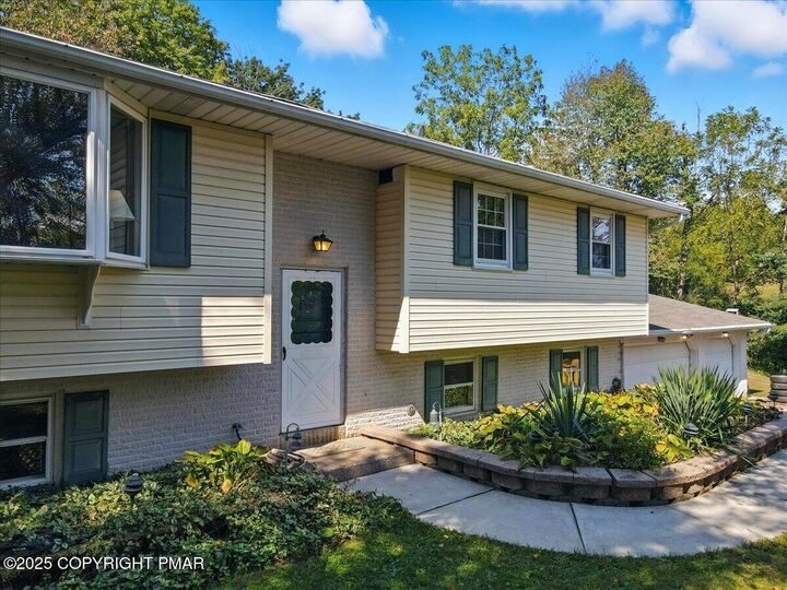 Property Photo: 579 Overlook Circle PA 18088