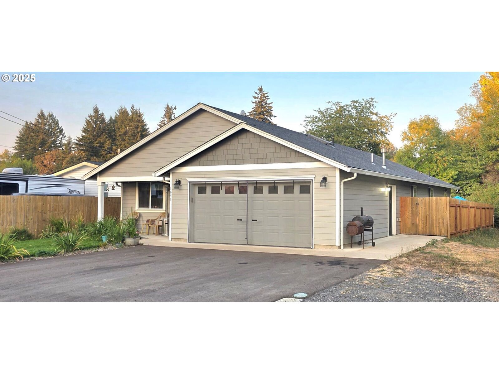 Property Photo:  1651 13th Ave  OR 97386 