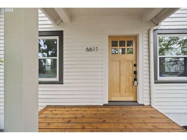 Property Photo: 6611 SE Steele St OR 97206