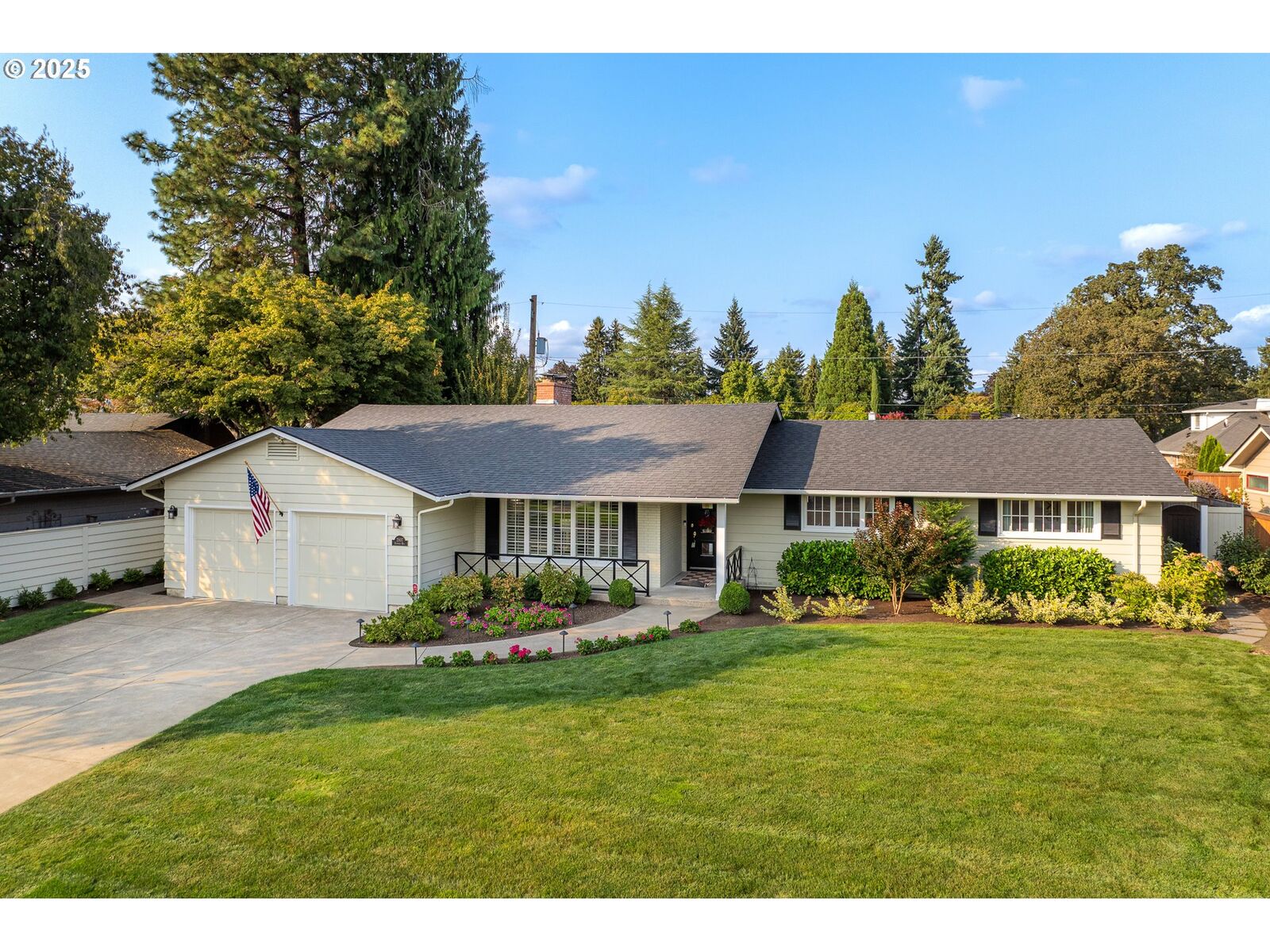 Property Photo:  2107 Bedford Way  OR 97401 
