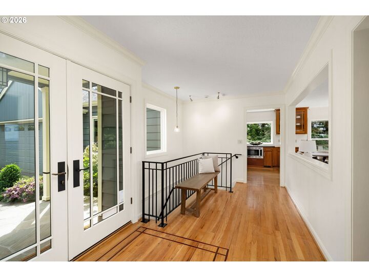 Property Photo:  3250 SW Donner Way Ct  OR 97239 