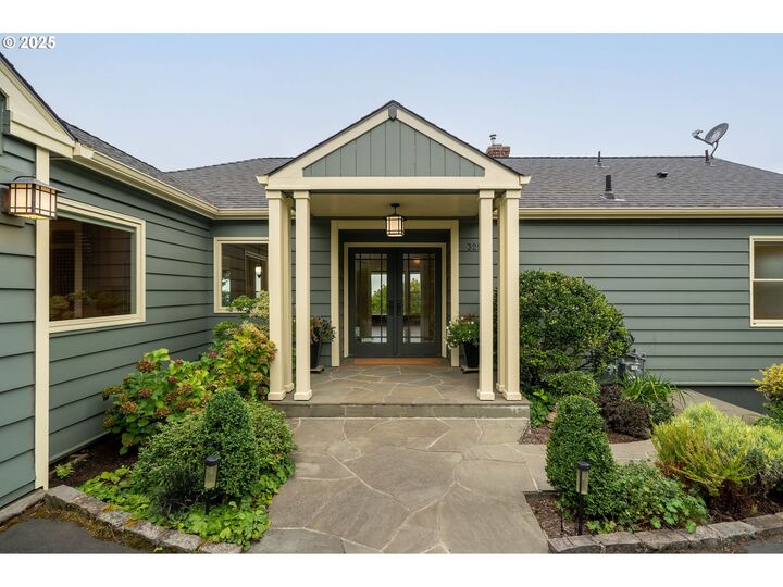 Property Photo:  3250 SW Donner Way Ct  OR 97239 