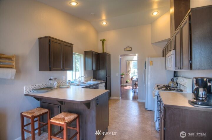 Property Photo:  8715  201st Street E  WA 98387 