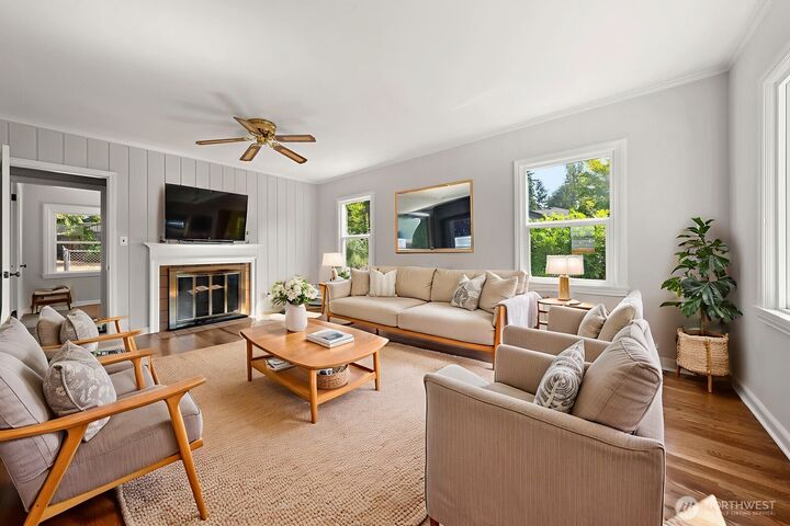 Property Photo: 13726 23rd Avenue NE WA 98125