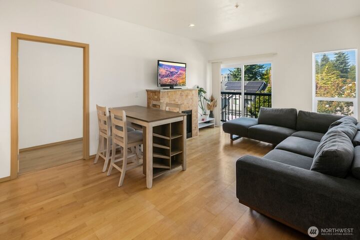 Property Photo:  424  N 85th St 411  WA 98103 