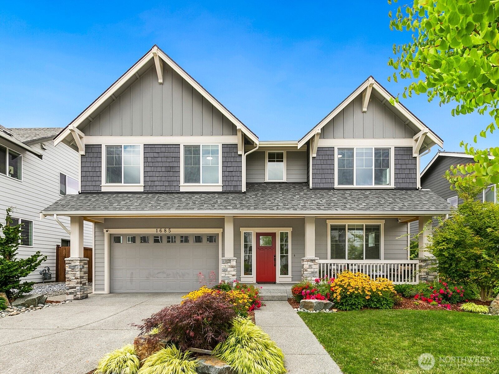 Property Photo:  1685  Tanner Falls Way SE  WA 98045 