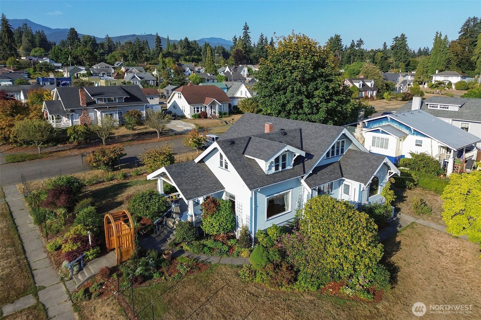 Property Photo:  1224 S Oak Street  WA 98362 