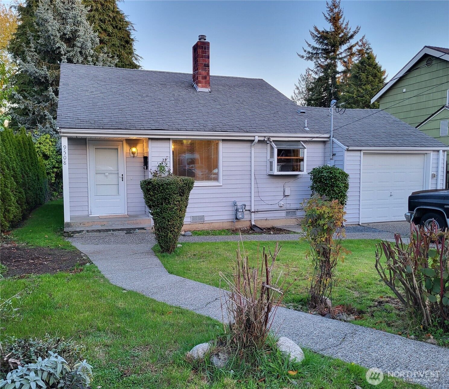 Property Photo: 9508 Wallingford Avenue N WA 98103