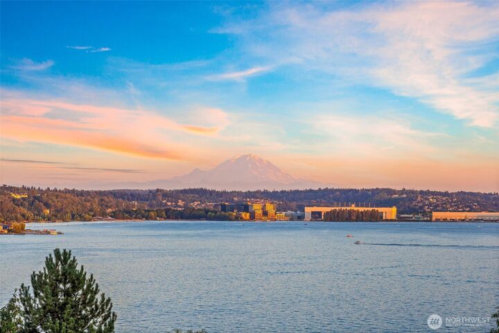 Property Photo: 8246 E Mercer Way WA 98040