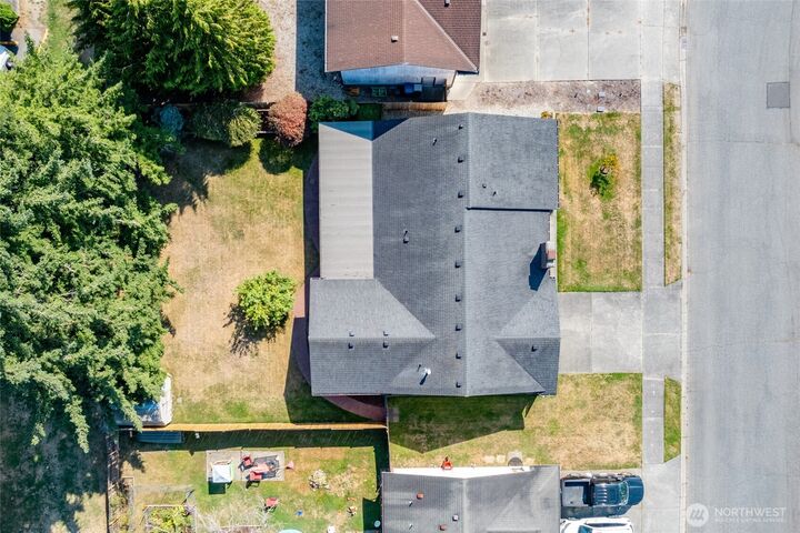 Property Photo:  318 N 18th Place  WA 98273 