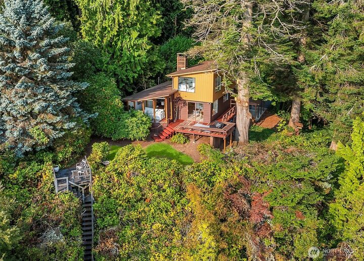 9482  Green Spot Place NE  Bainbridge Island WA 98110 photo