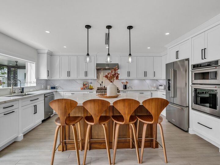 Property Photo:  1206 Mango Isle  FL 33315 