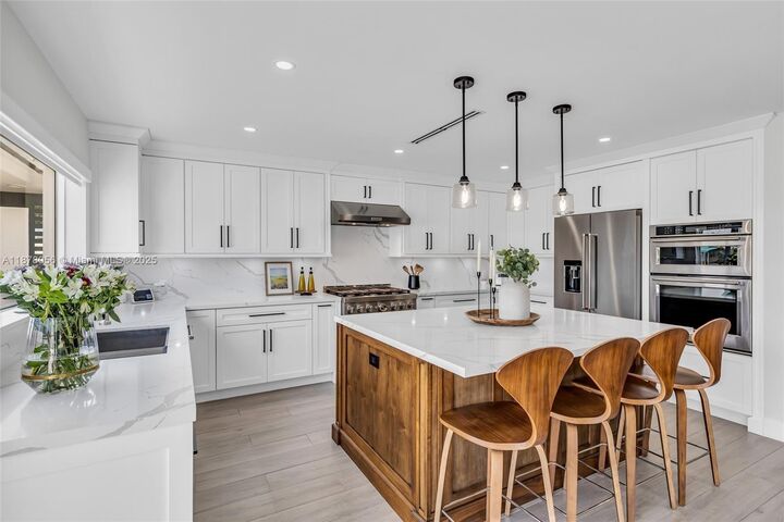 Property Photo:  1206 Mango Isle  FL 33315