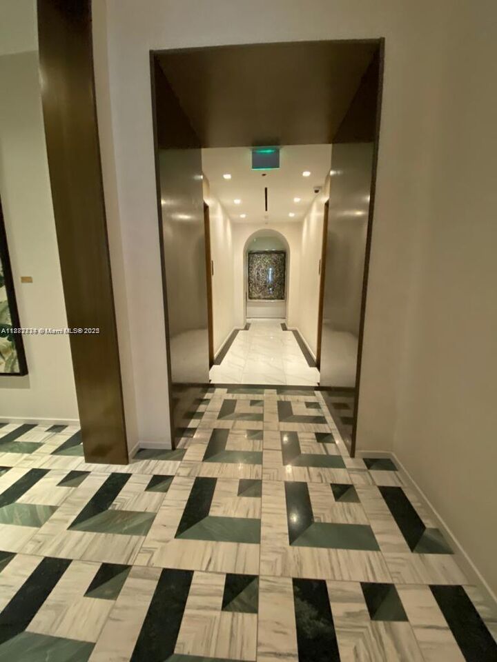Property Photo:  801 S Miami Ave 1804  FL 33130 