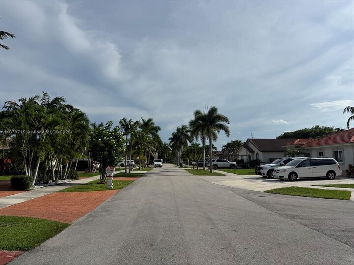 Property Photo:  613 SE 14th Pl  FL 33033 