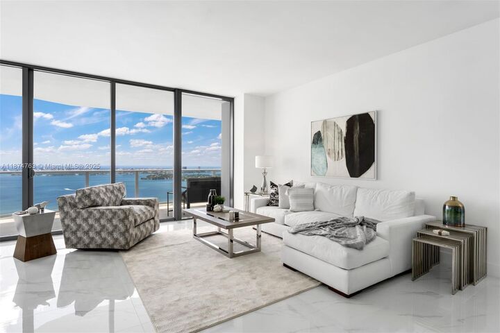 Property Photo: 700 NE 24th St 4702 FL 33137