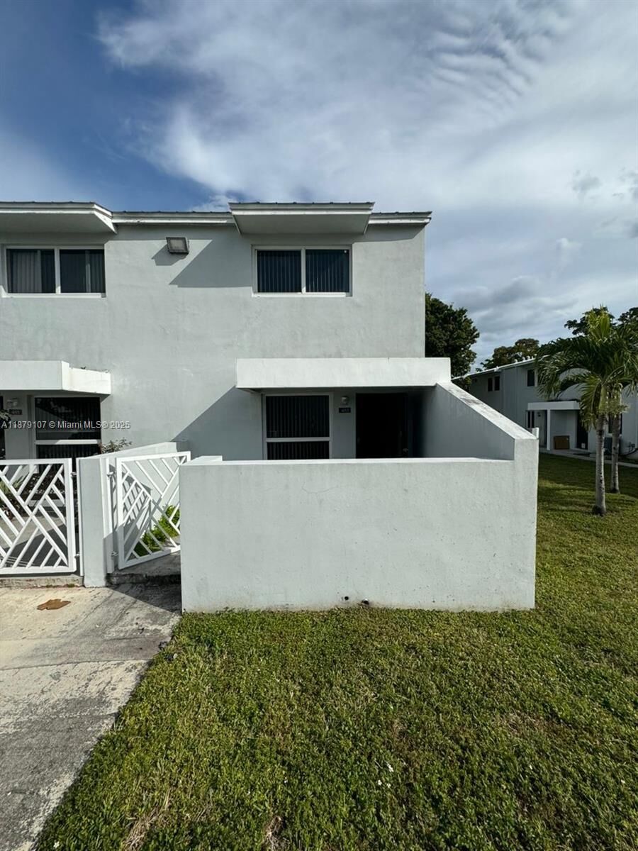 Property Photo:  483 NW 19th St 362  FL 33136 
