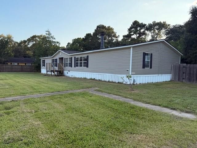 Property Photo:  517 Merchant  TX 77659 