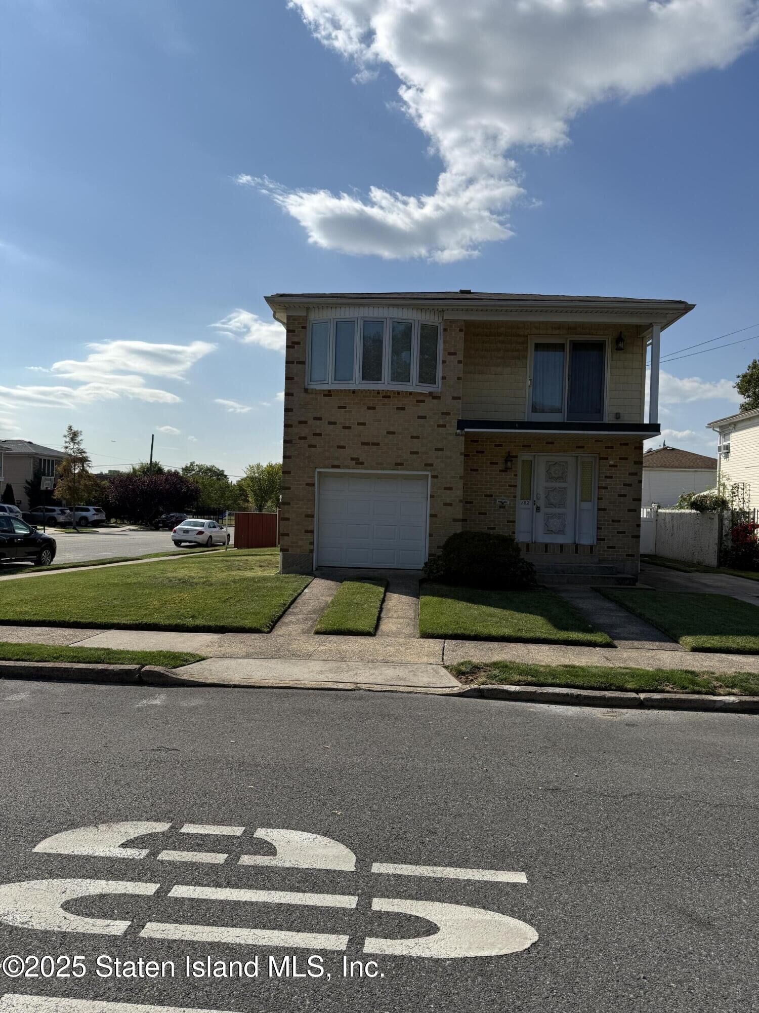 Property Photo:  182 Woodbine Avenue  NY 10314 