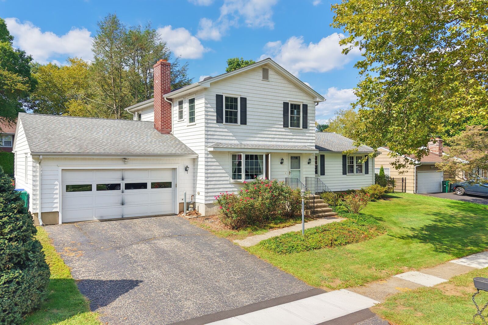 Property Photo:  60 Carriage Drive  CT 06614 