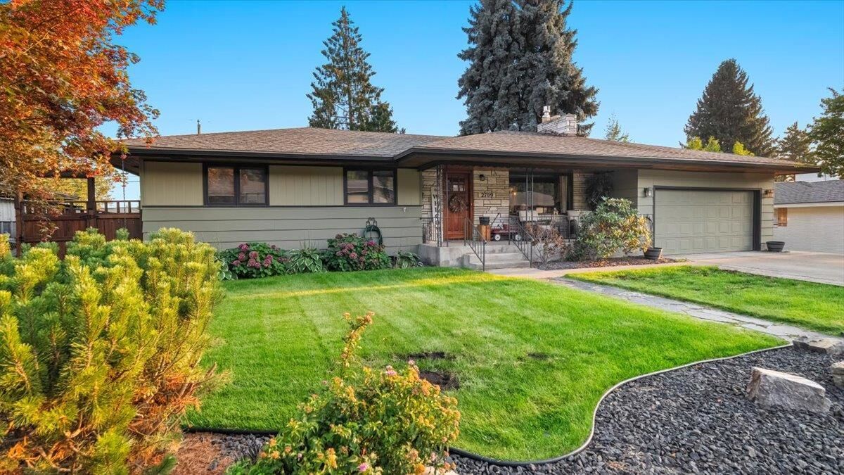Property Photo: 2709 W Woodside Ave WA 99208