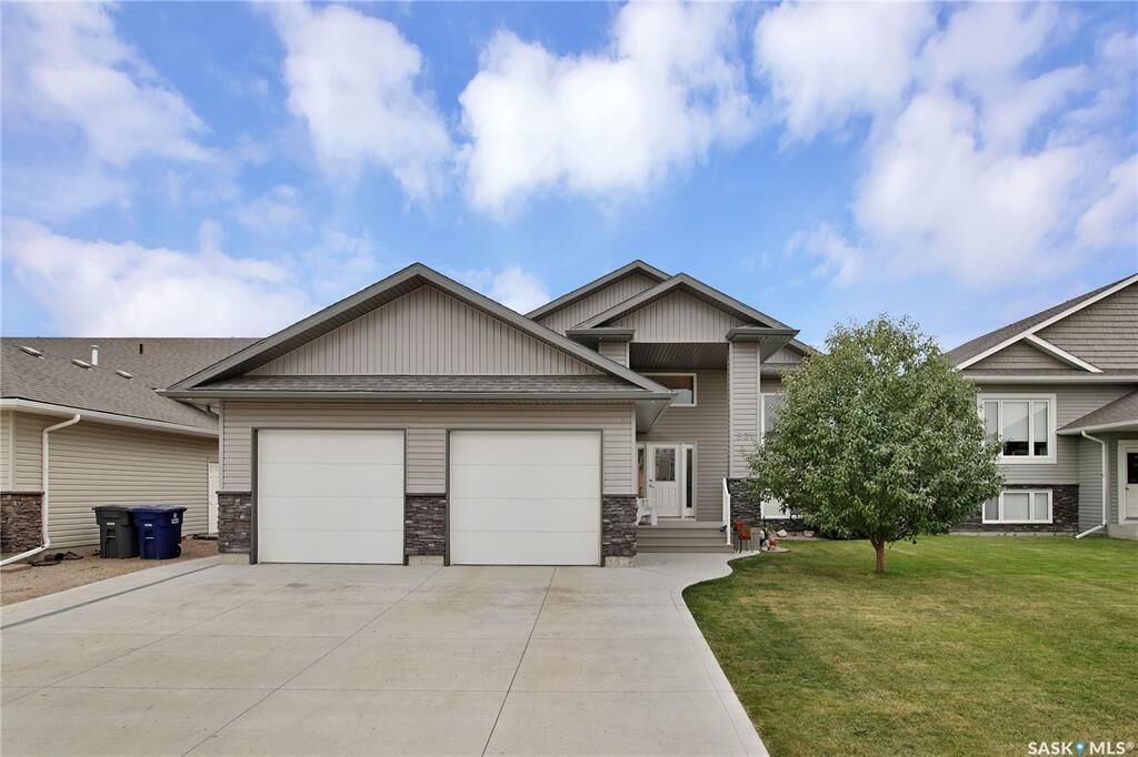 Property Photo: 531 Palmer Crescent SK S0K 4S1