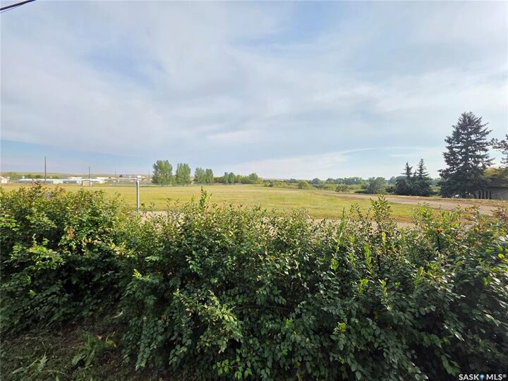 Property Photo:  1200 Dahl Street E  SK S9H 3Z3 