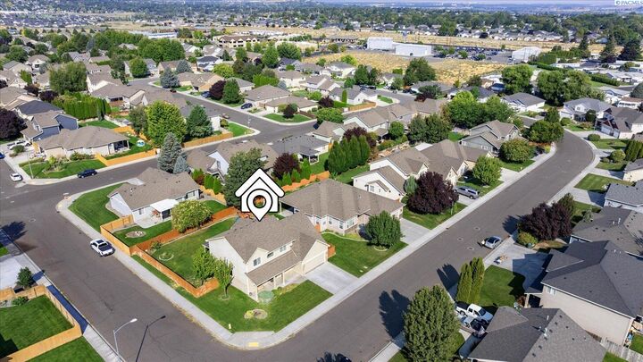 Property Photo:  120 S Idaho St  WA 99336 