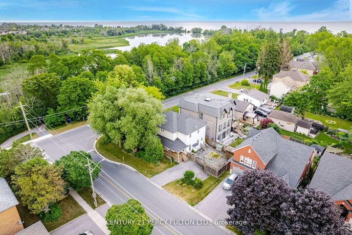 Photo de la propriété:  1104 Shoal Point Road Main  ON L1S 1E2