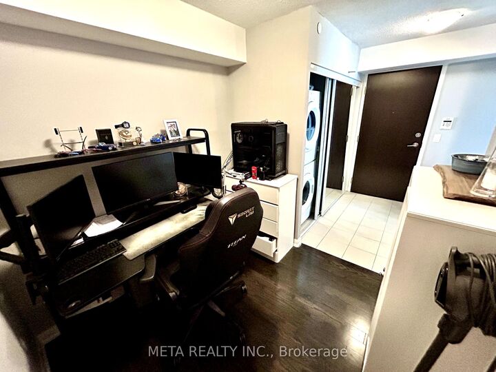 Photo de la propriété:  215 Sherway Gardens Road 1811  ON M9C 0A4 