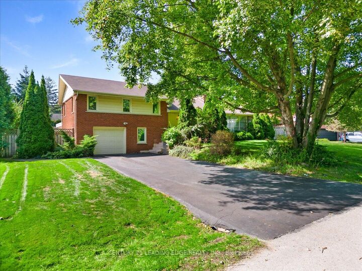Photo de la propriété:  808 Falcon Boulevard  ON L7T 3B3 
