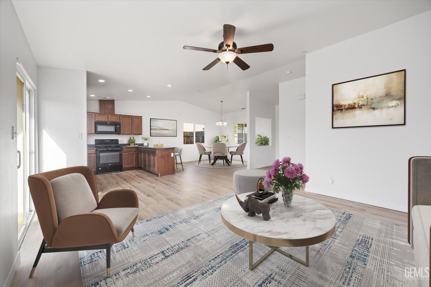 Property Photo:  417 Salazar Avenue  CA 93307 