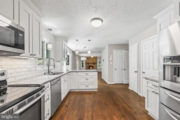 Property Photo: 11175 Stonebrook Drive VA 20112