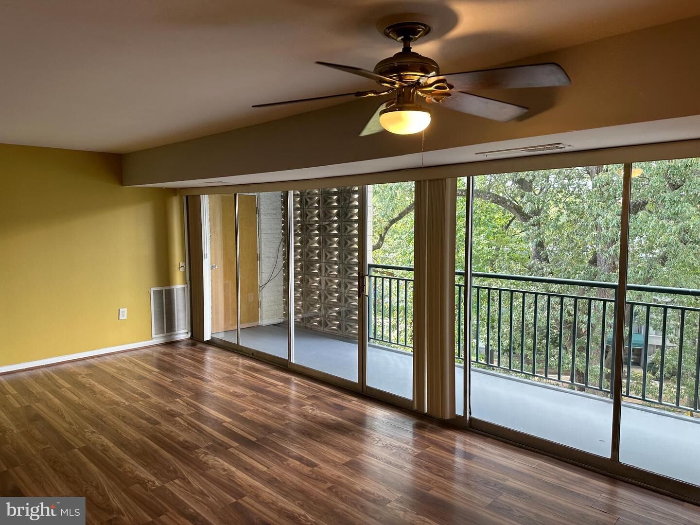 Property Photo: 1806 Metzerott Road 505 MD 20783
