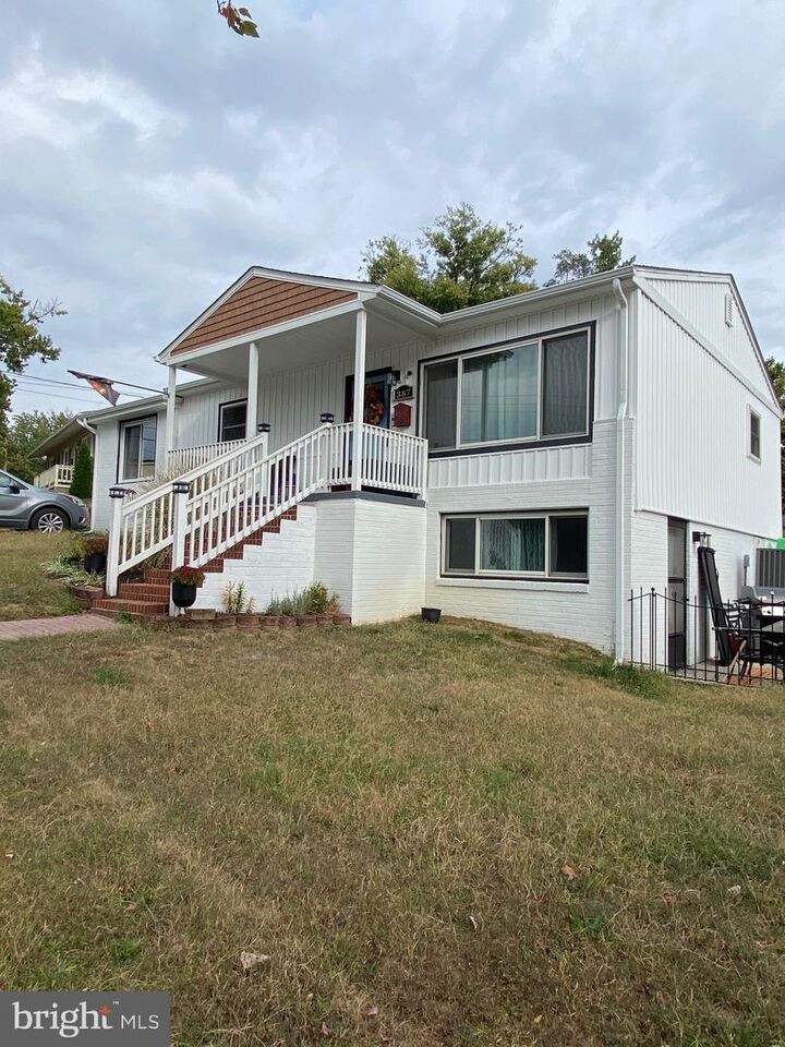 Property Photo:  387 E Pall Mall Street  VA 22601 