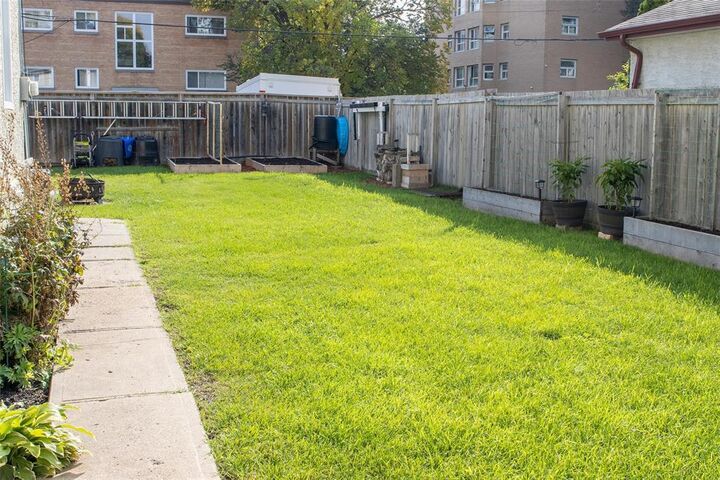 Property Photo:  507 Spence Street  MB R3B 2R8 