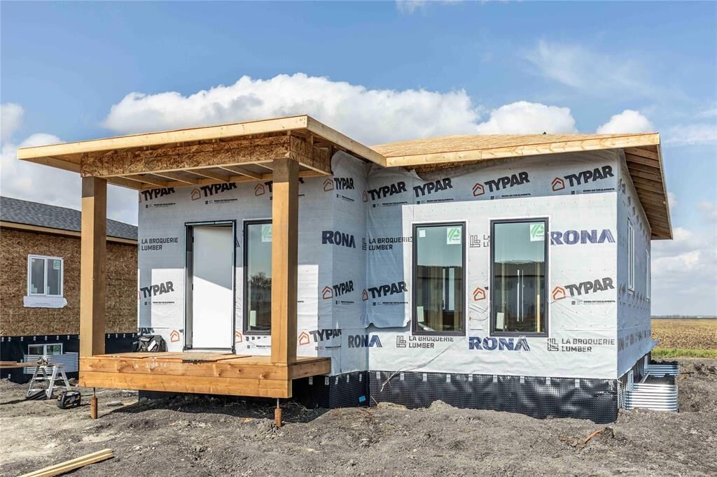 Property Photo:  299 Normandeau Avenue  MB R5H 0C7 