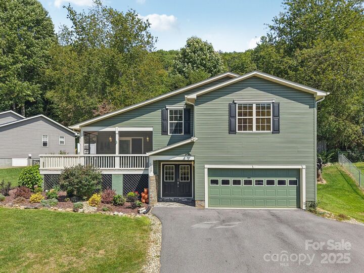 Property Photo:  126 Pasco Loop  NC 28785 