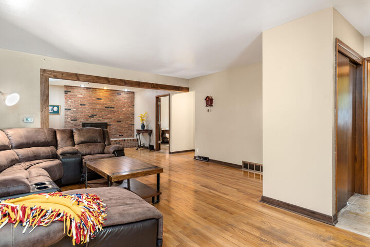 Property Photo:  219 Beedle Drive  IA 50014 
