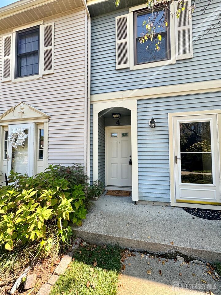 Property Photo:  6 Claridge Court 4  NJ 07728 