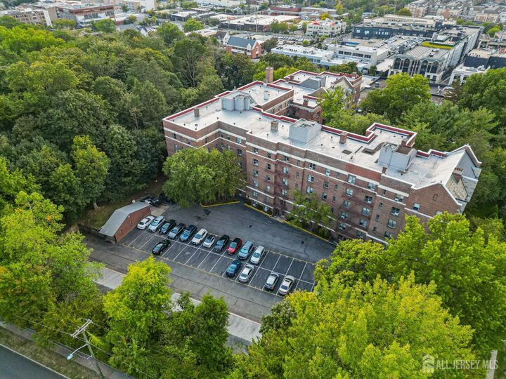 Property Photo:  100 E Palisades Avenue E A51  NJ 07631 